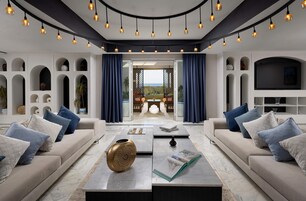 Minibar y caja de seguridad en la habitación 