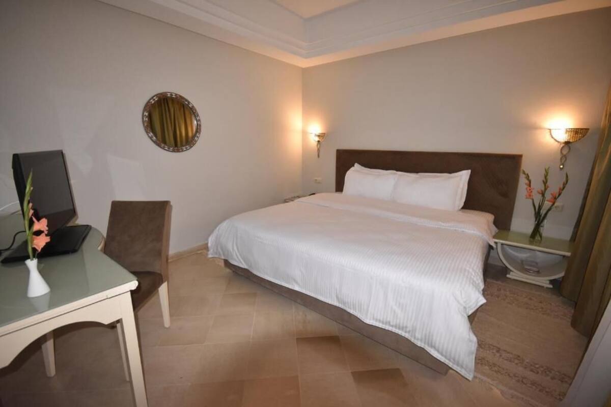 Habitación Deluxe, 1 cama de matrimonio grande (Grand View) | Minibar, caja fuerte, tabla de planchar con plancha y cunas gratuitas