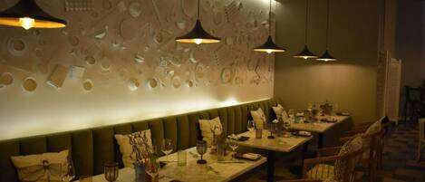 Breakfast, lunch and dinner served