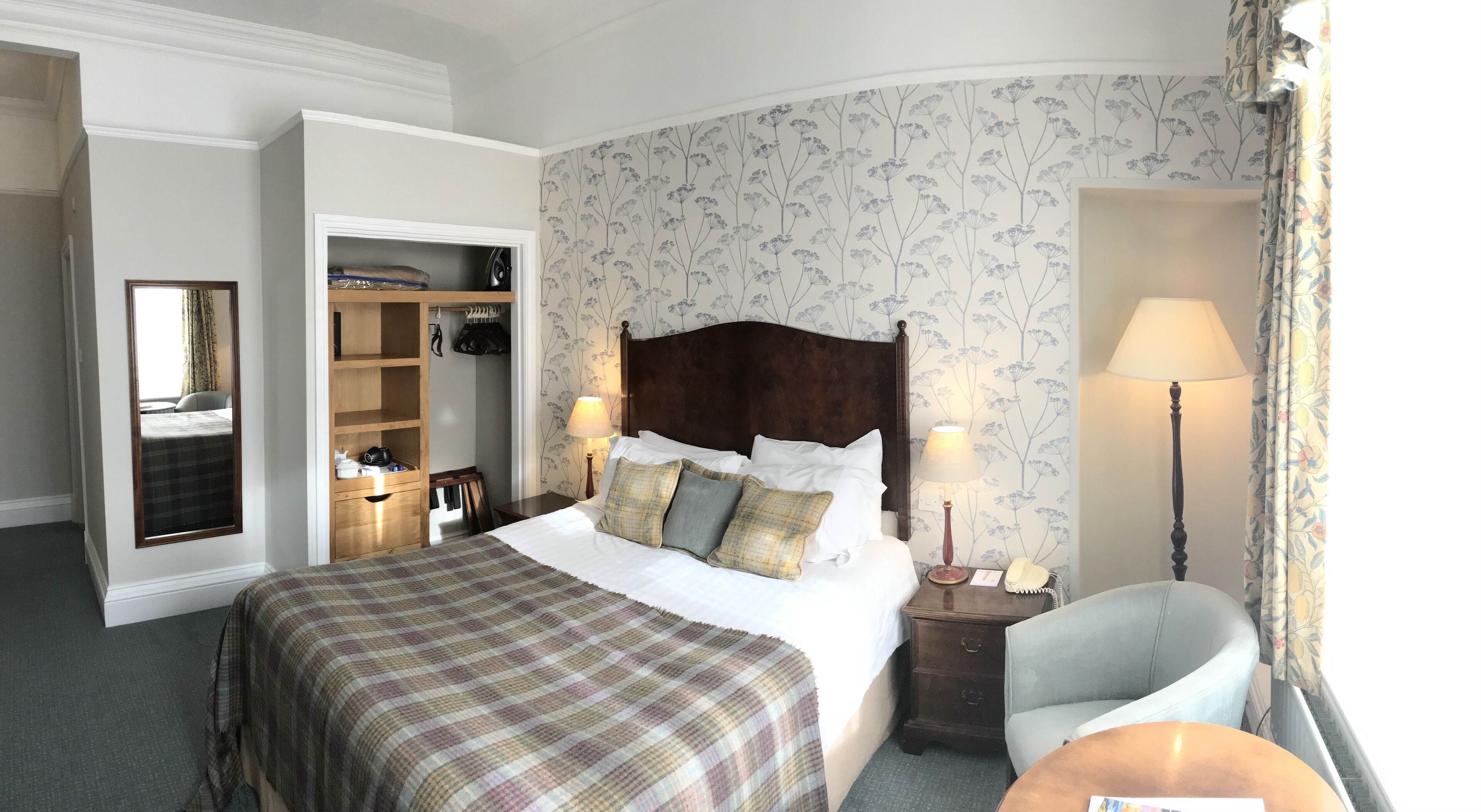 classic double room | in-room safe, desk, iron/ironing board, free wifi