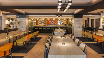 Petit déjeuner buffet (22 EUR par personne)