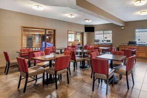 Free buffet breakfast  - Comfort Inn Denver West Arvada Station (Wheat Ridge)