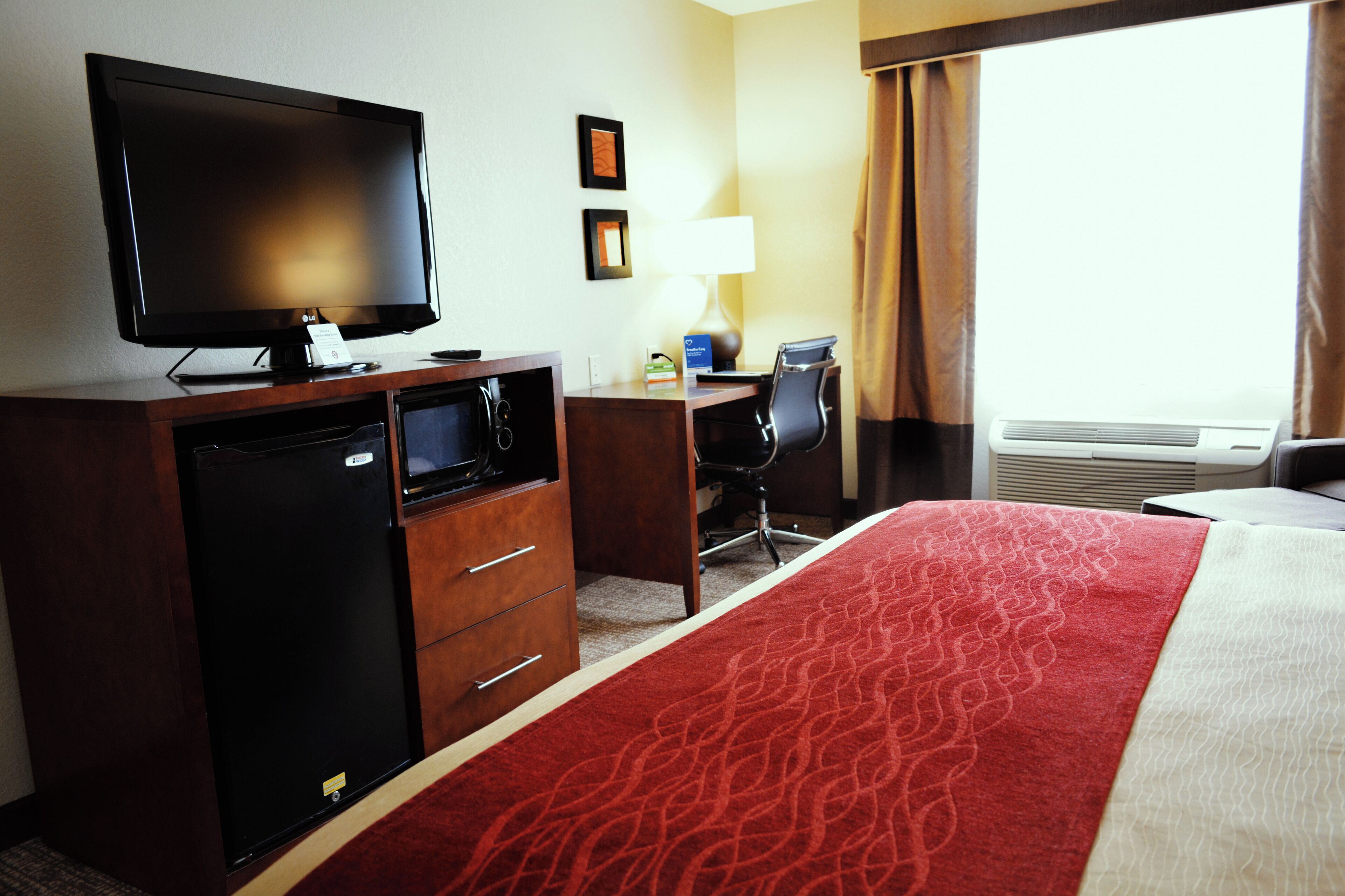 standard room, 1 king bed, non smoking | down duvets, pillow-top beds, in-room safe, individually decorated