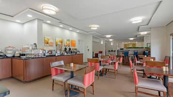 Ilmainen päivittäinen mannermainen aamiainen