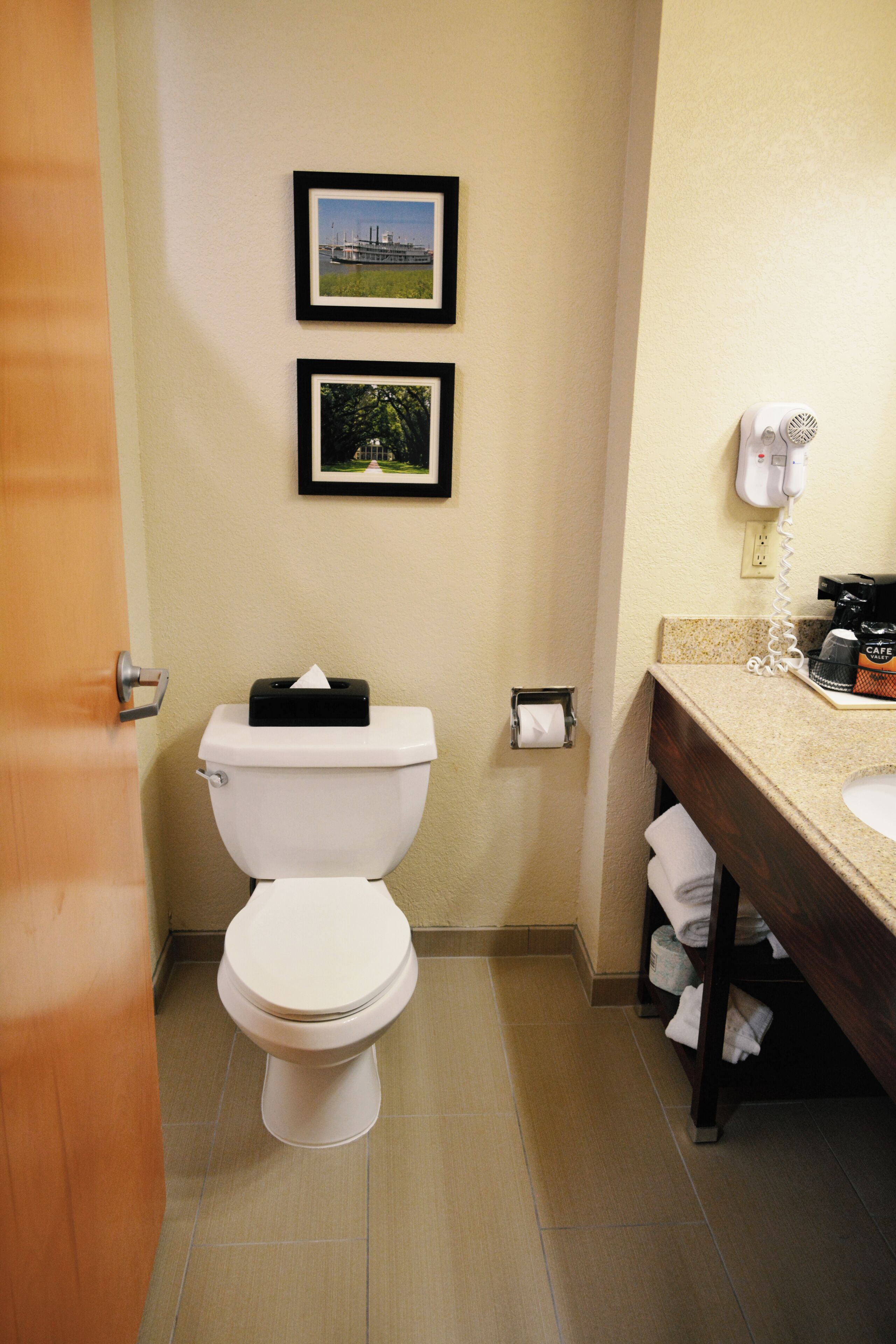 standard room, 1 king bed, non smoking | down duvets, pillow-top beds, in-room safe, individually decorated