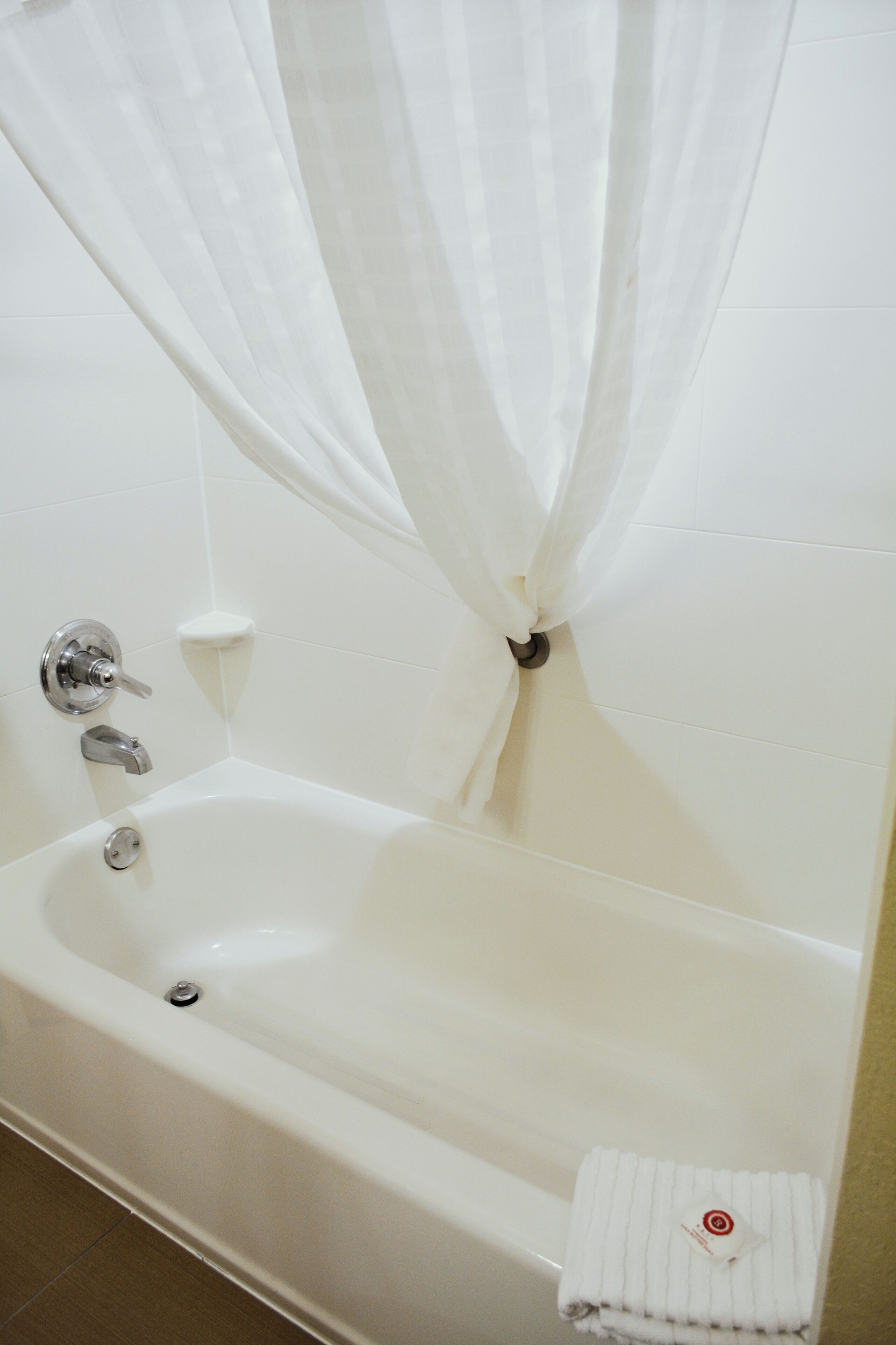 suite, 1 king bed, non smoking | bathroom | combined shower/bathtub, hair dryer, towels