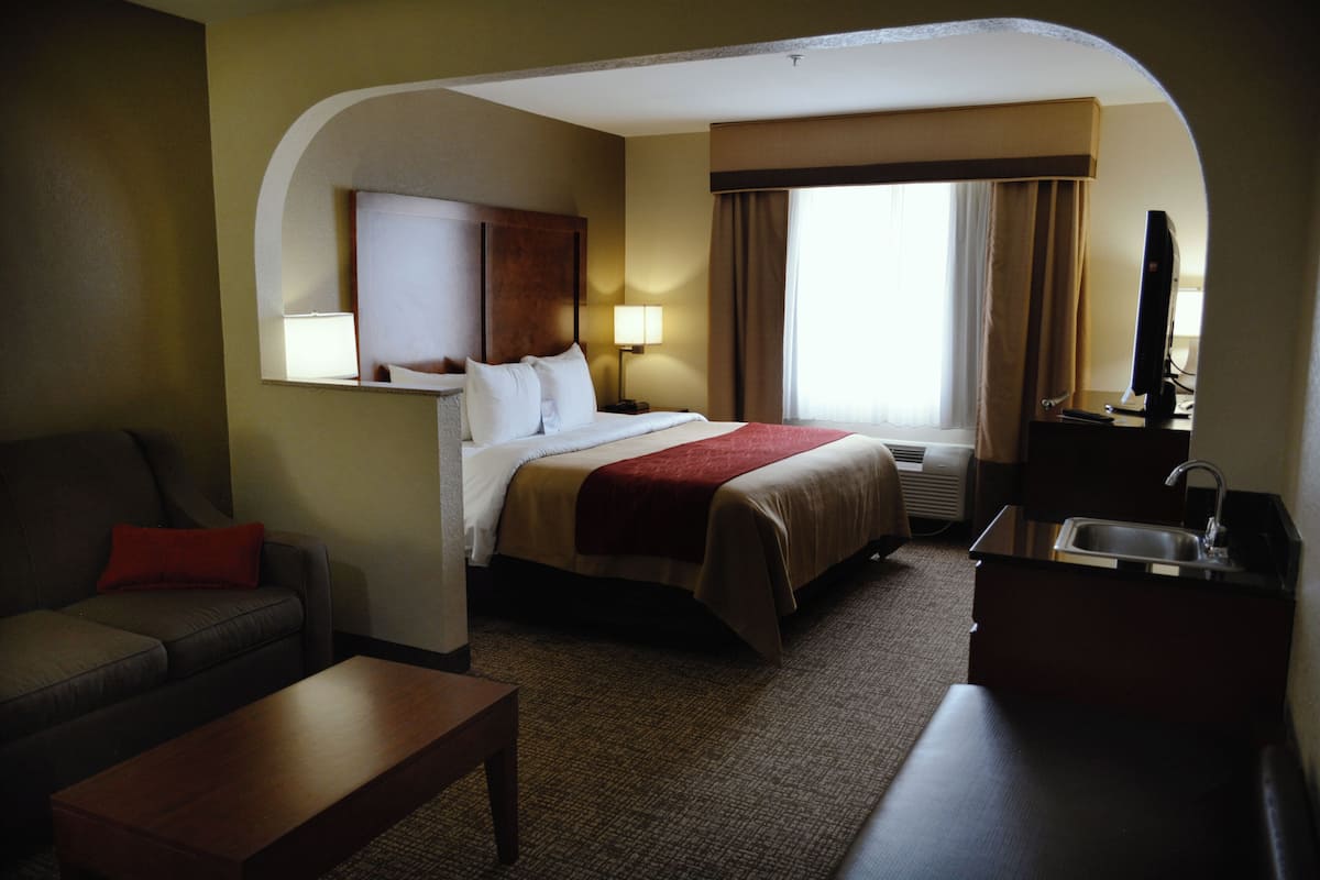 Suite, 1 cama King size, para no fumadores | Edredón, camas con pillow-top y caja de seguridad en la habitación