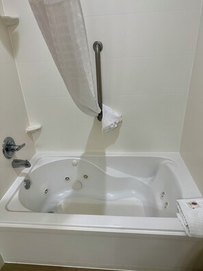 1 King Bed, 1 Room Suite, 1st Floor | Bathroom - Comfort Inn & Suites Covington - Mandeville (Covington)