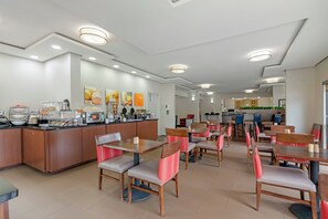 Free daily continental breakfast 
