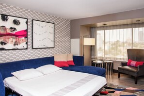Premium bedding, pillowtop beds, in-room safe, desk - Beverly Hills Marriott (Los Angeles)
