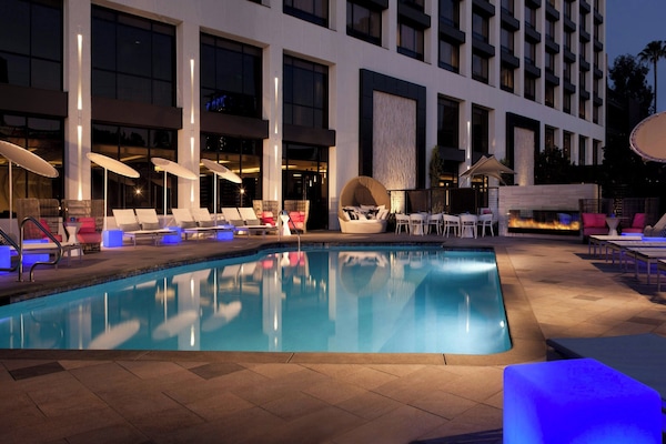 Kolam renang outdoor