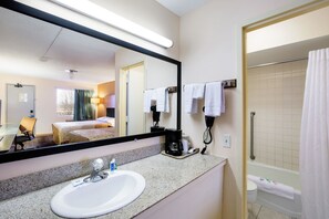 Standard Room, 2 Queen Beds, Non Smoking | Bathroom