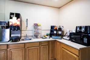 Breakfast area - Rodeway Inn Sergeant Bluff - Sioux City (Sergeant Bluff)