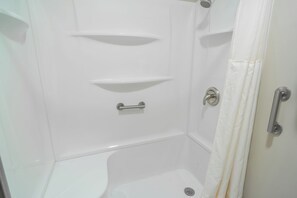 Standard Room, 1 King Bed, Non Smoking | Bathroom | Free toiletries, towels - Rodeway Inn Blair (Blair)