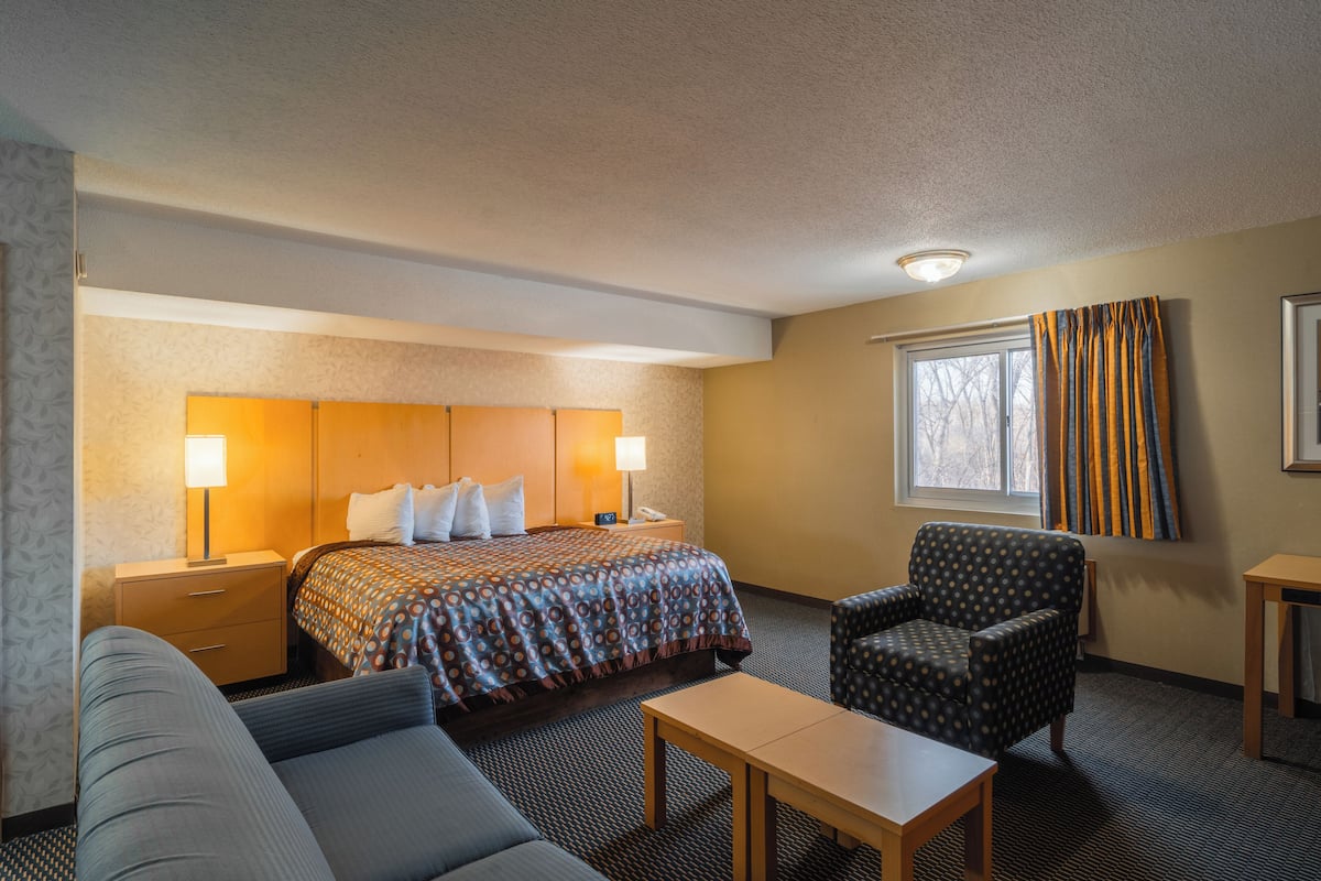 Quarto standard, 1 cama King, para não fumantes | Camas extras/dobráveis (sobretaxa), Wi-Fi de cortesia, roupa de cama