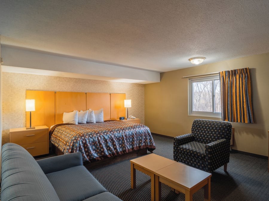 標準客房, 1 張特大雙人床, 非吸煙房 | 摺床/加床 (收費)、免費 Wi-Fi、床單