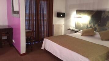 Superior Room | 1 bedroom, minibar, in-room safe, desk