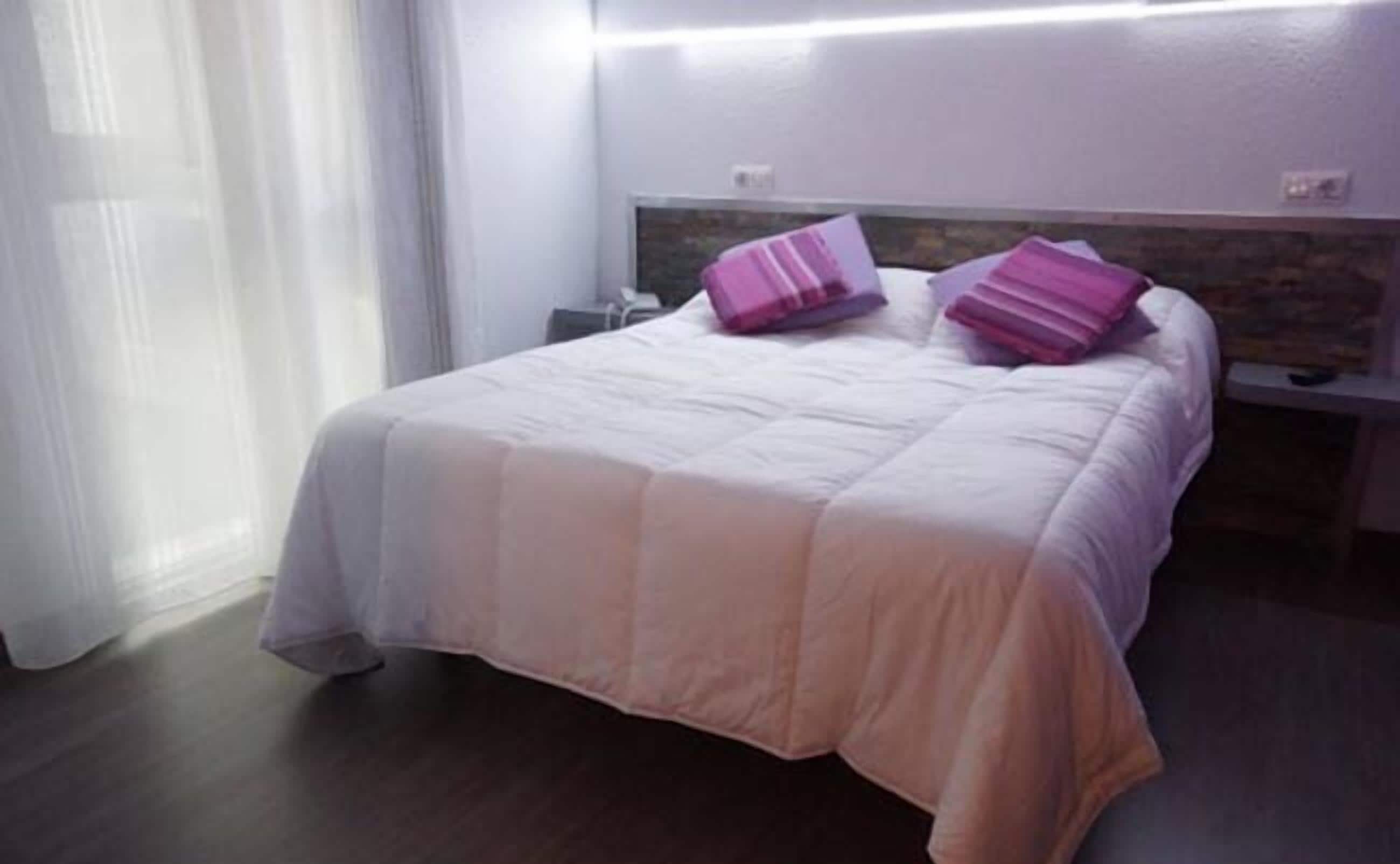 Superior kamer | 1 slaapkamer, een minibar, een kluis op de kamer, een bureau