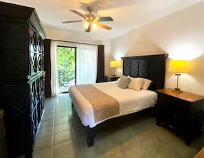 Room, Balcony | Premium bedding, in-room safe, individually decorated