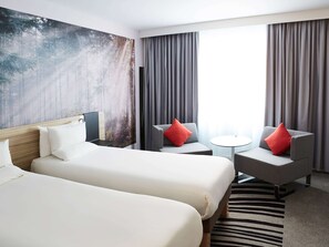 1 Schlafzimmer, Zimmersafe, Schreibtisch, laptopgeeigneter Arbeitsplatz