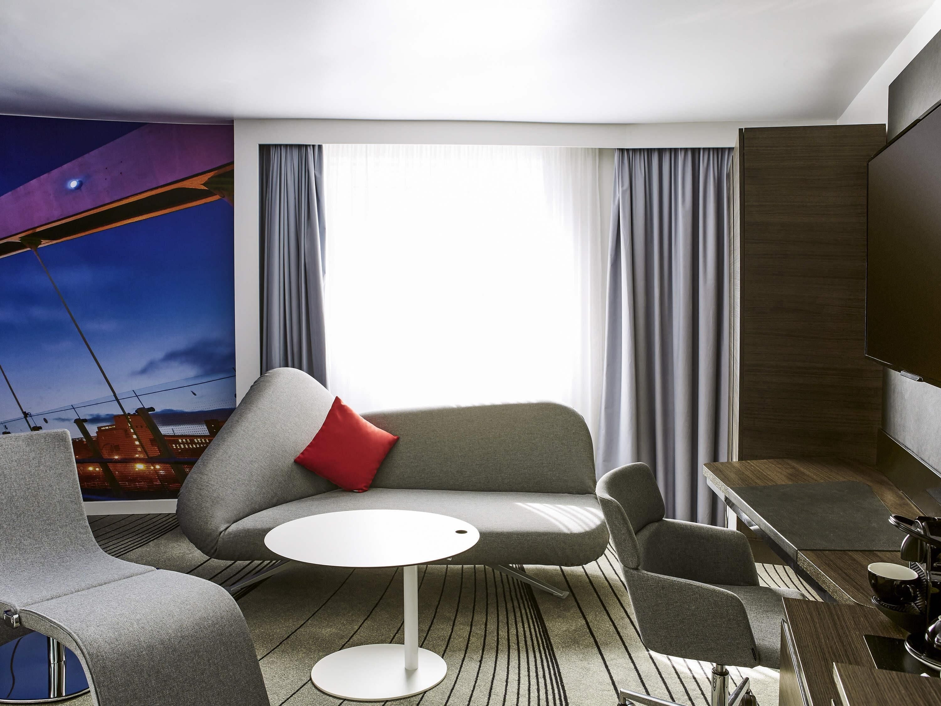 junior suite, 1 double bed | 1 bedroom, in-room safe, desk, laptop workspace