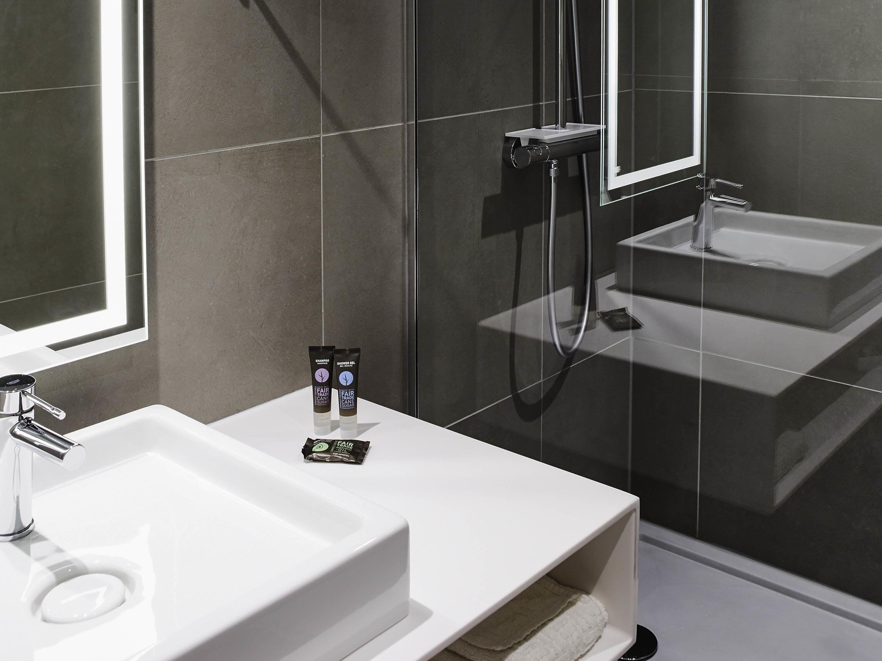 标准房, 1 张大床和 1 张沙发床 | 1 多间卧室、客房内保险箱、办公桌、笔记本电脑工作区