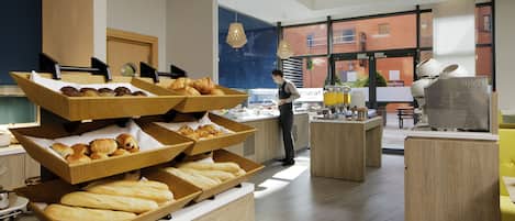 Café da manhã inglês diário (GBP 15.00 por pessoa)