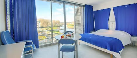 Ameublement personnalisé, bureau, rideaux occultants