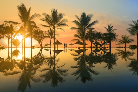 3 outdoor pools, open 7:00 AM to 9:00 PM, pool umbrellas, sun loungers