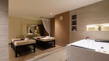 Couples treatment rooms, hot tub, body treatments, aromatherapy