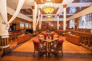 5 restaurants, breakfast, lunch, dinner served; Indian cuisine 