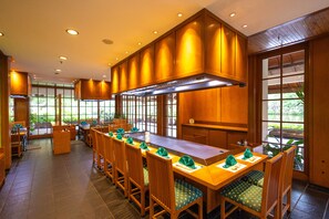 5 restaurants, breakfast, lunch, dinner served; Indian cuisine