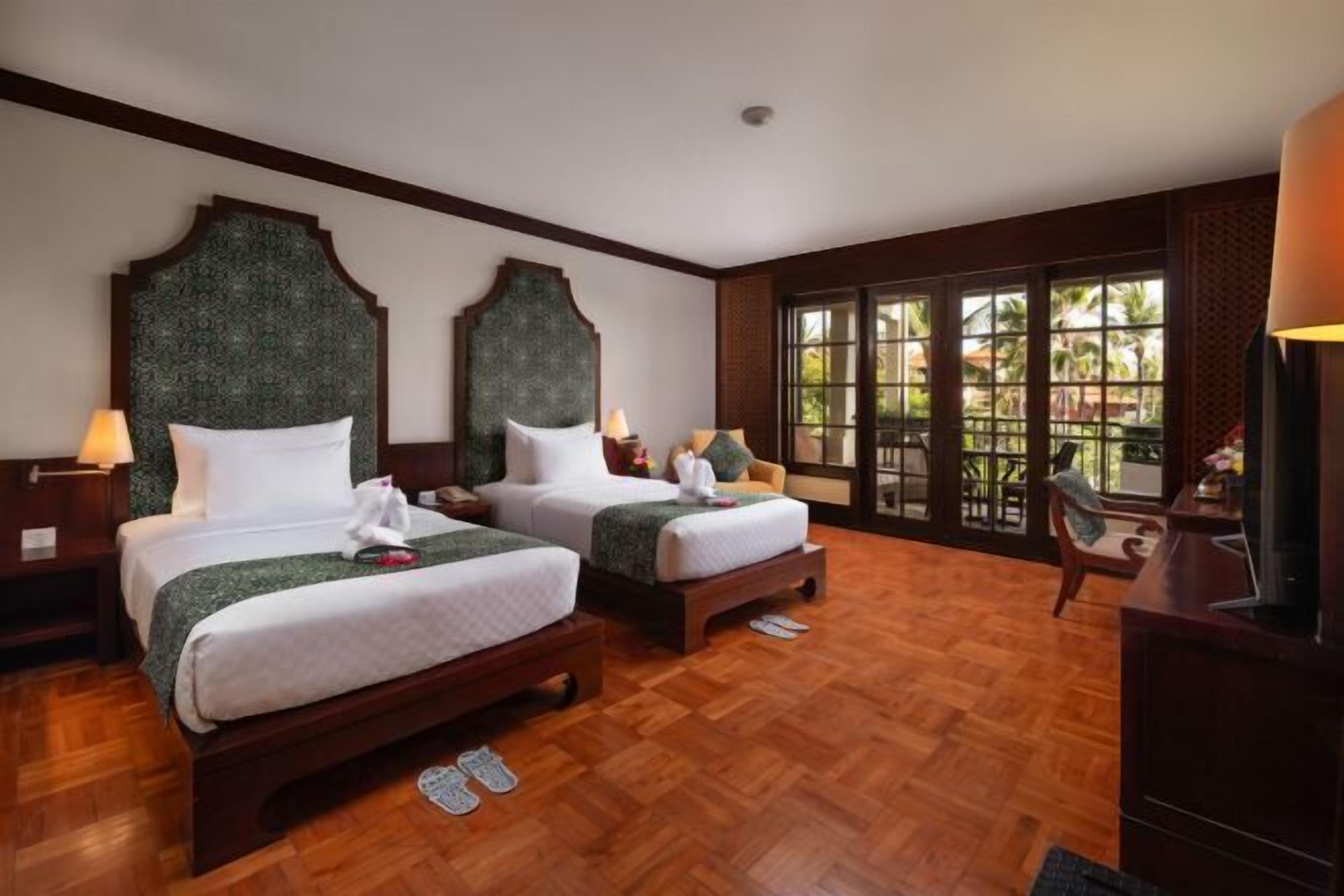 Premium bedding, down duvets, Select Comfort beds, in-room safe