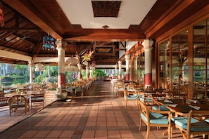 5 restaurants, breakfast, lunch, dinner served; Indian cuisine