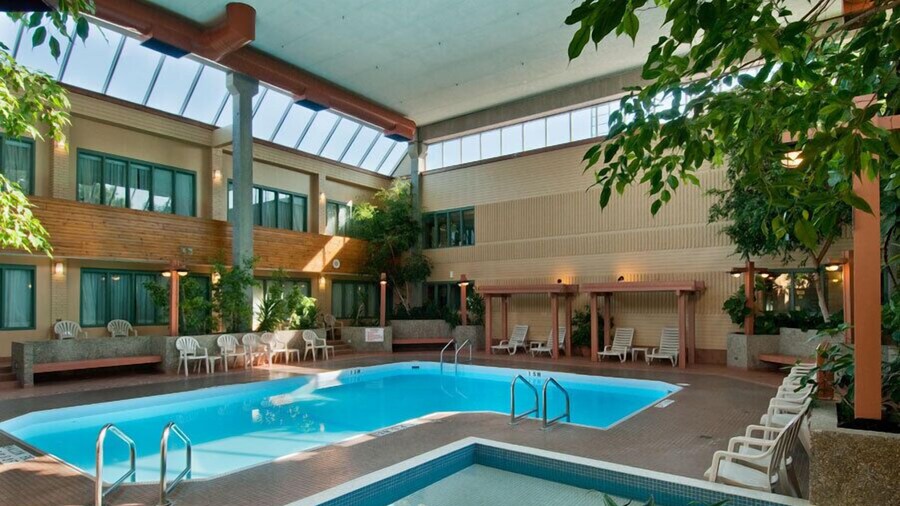 Travelodge by Wyndham Winnipeg East