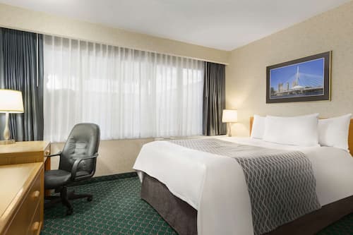 Standard Room, 1 Queen Bed, Non Smoking (Non-Poolside)