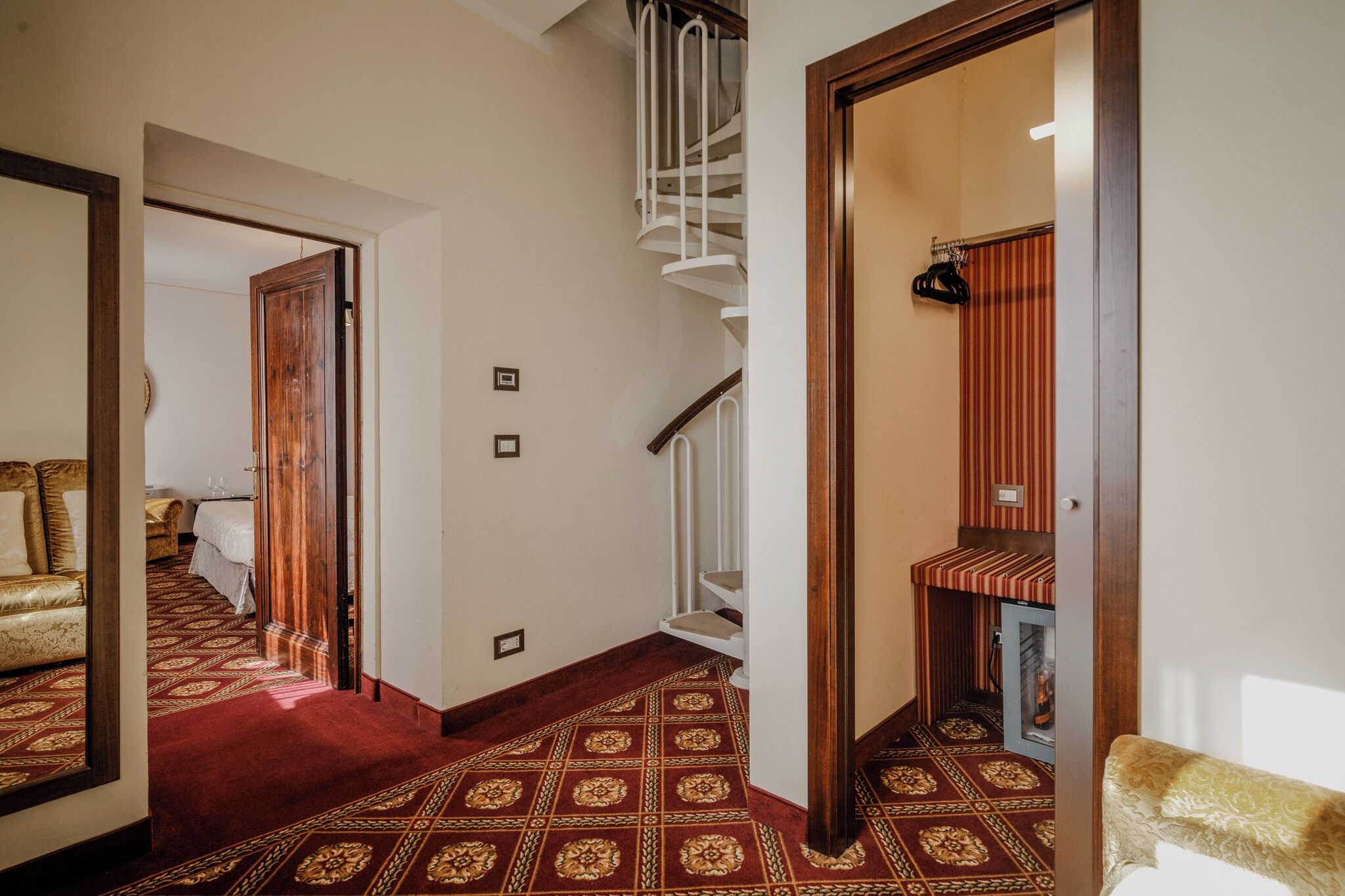 panoramic suite, non smoking (spa access) | living area | 22-inch led tv with satellite channels, tv