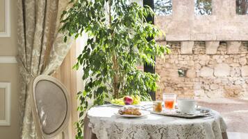 Colazione a base di specialità locali inclusa, servita tutte le mattine