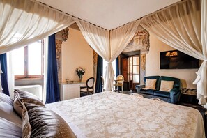Junior Suite (Frescoes - SPA access) | Cadar kapas Mesir, peralatan tempat tidur premium, gebar bulu kapas