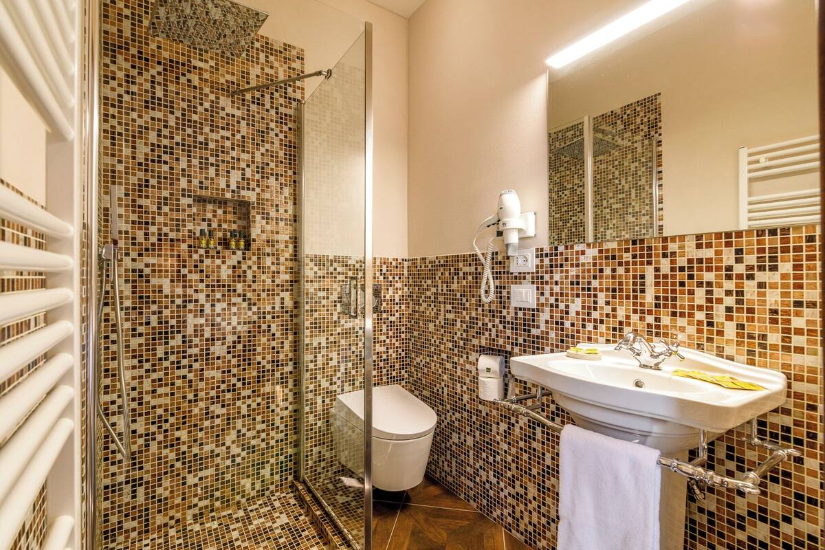 deluxe double room, 1 king bed, non smoking, annex building (spa access) | bathroom | shower, rainfall showerhead, hair dryer, bidet