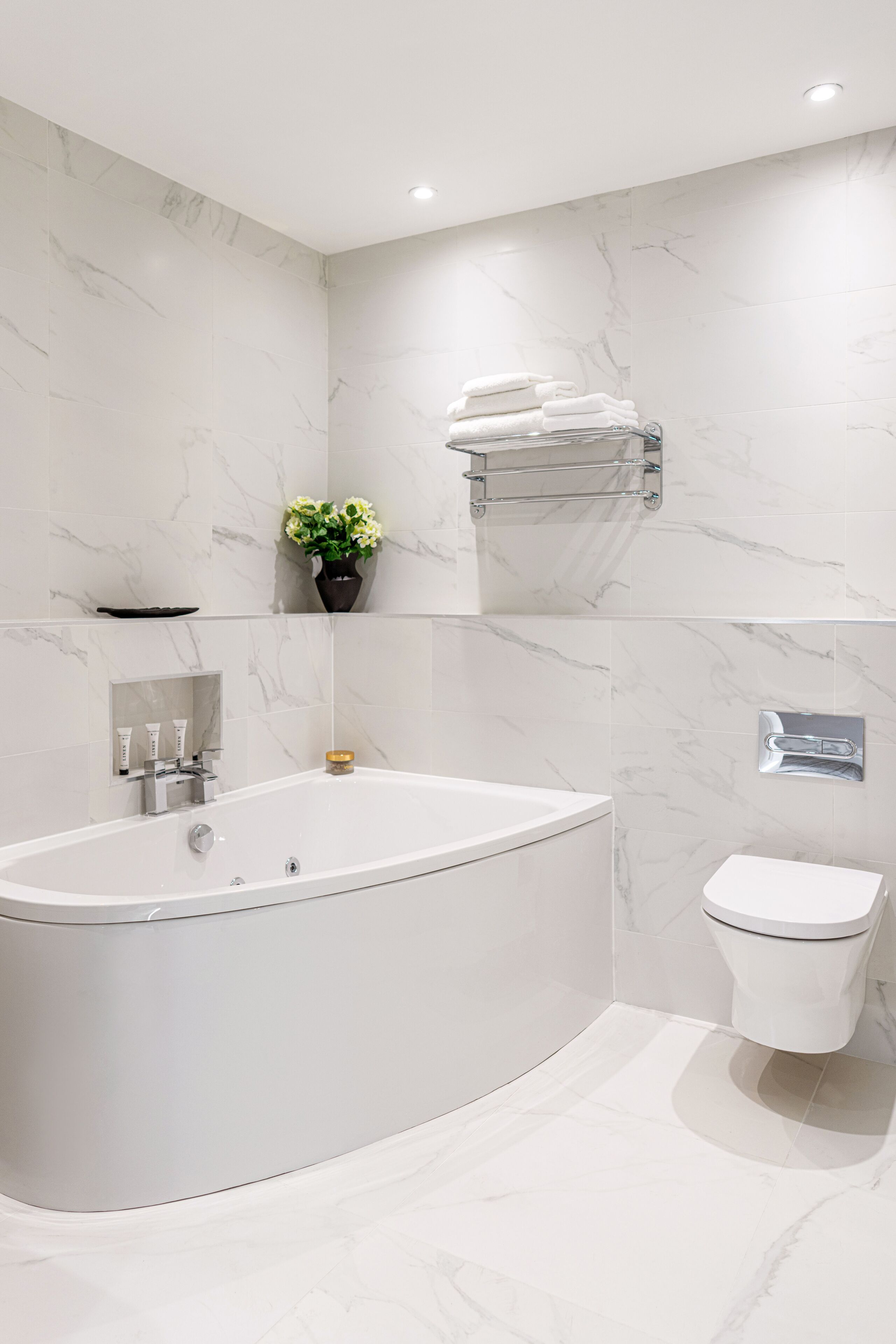Suite, 1 King Bed, Non Smoking, Jetted Tub | Bathroom