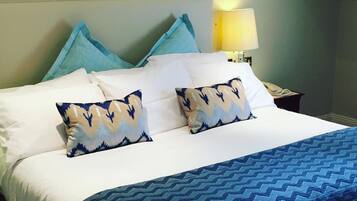 Deluxe Room, 1 Double Bed | In-room safe, desk, laptop workspace, blackout curtains