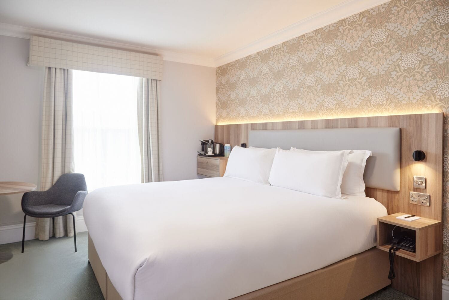 Quarto luxo, 1 cama de casal, para não fumantes | Cofres nos quartos, escrivaninha, espaço de trabalho para notebook