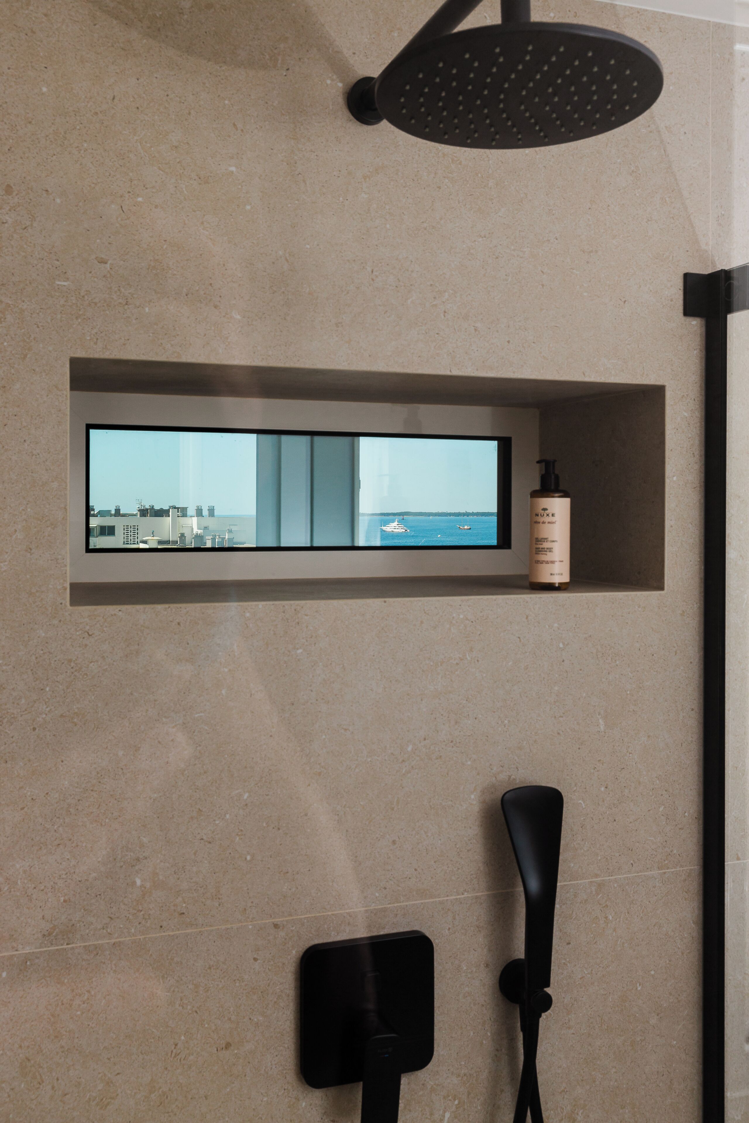 junior suite, sea view | bathroom | free toiletries, hair dryer, towels