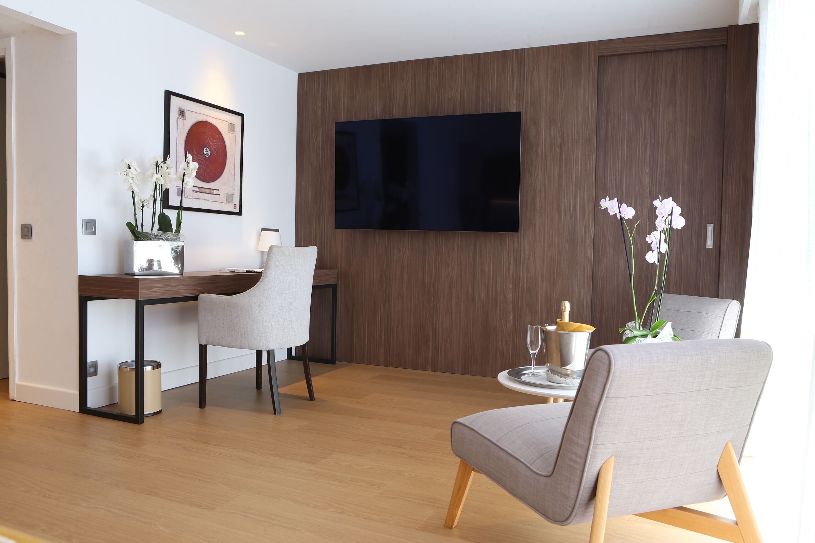 junior suite, city view | living area | 150-cm led tv with satellite channels, tv