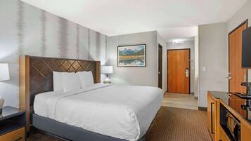 Standard Room, 1 King Bed, Non Smoking, Mountain View | In-room safe, desk, iron/ironing board, free cribs/infant beds