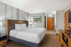 Rom – standard, 1 kingsize-seng, ikke-røyk, fjellutsikt | Safe på rommet, skrivebord, strykejern/-brett og barnesenger (inkludert)