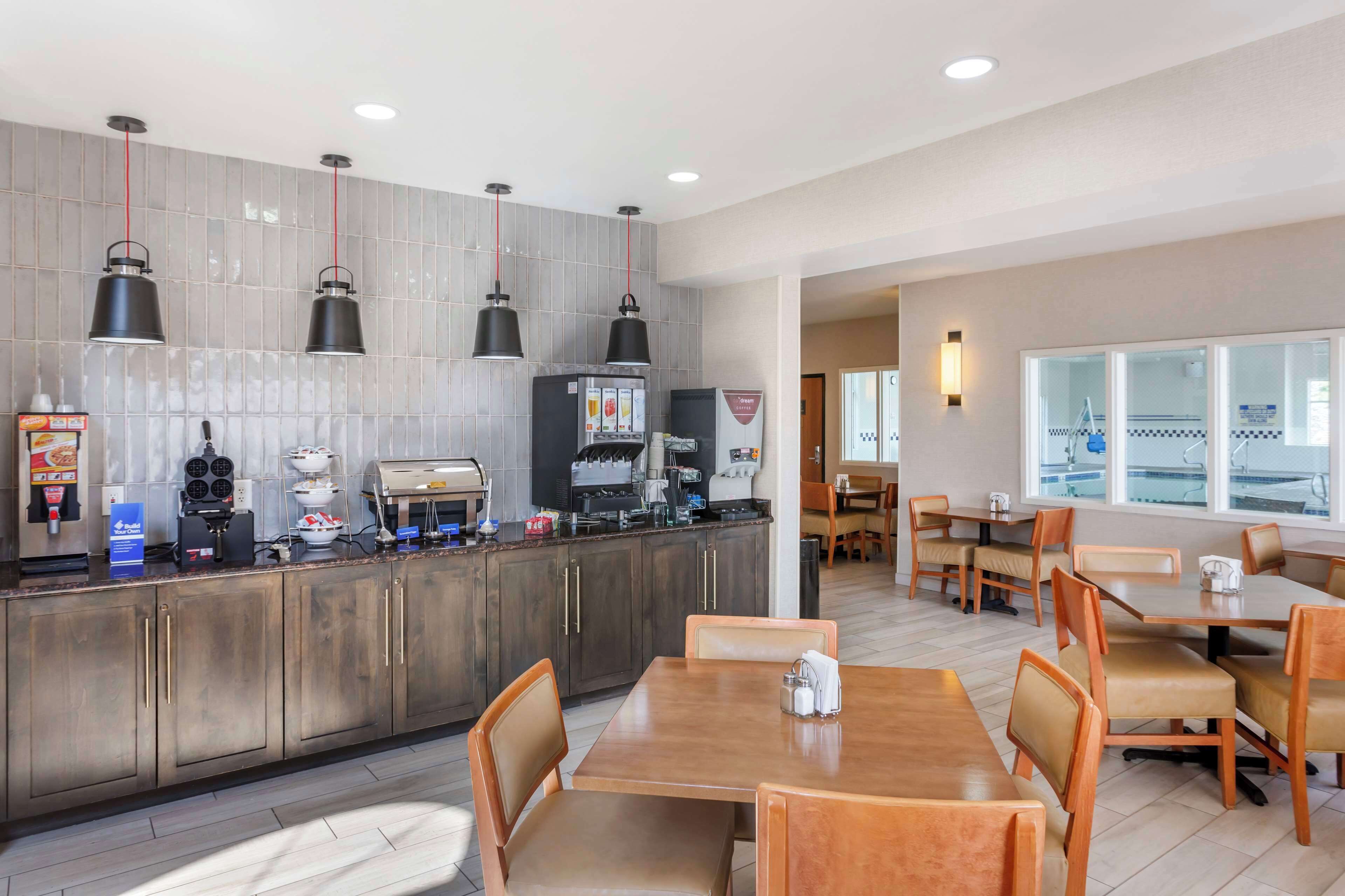 free daily full breakfast