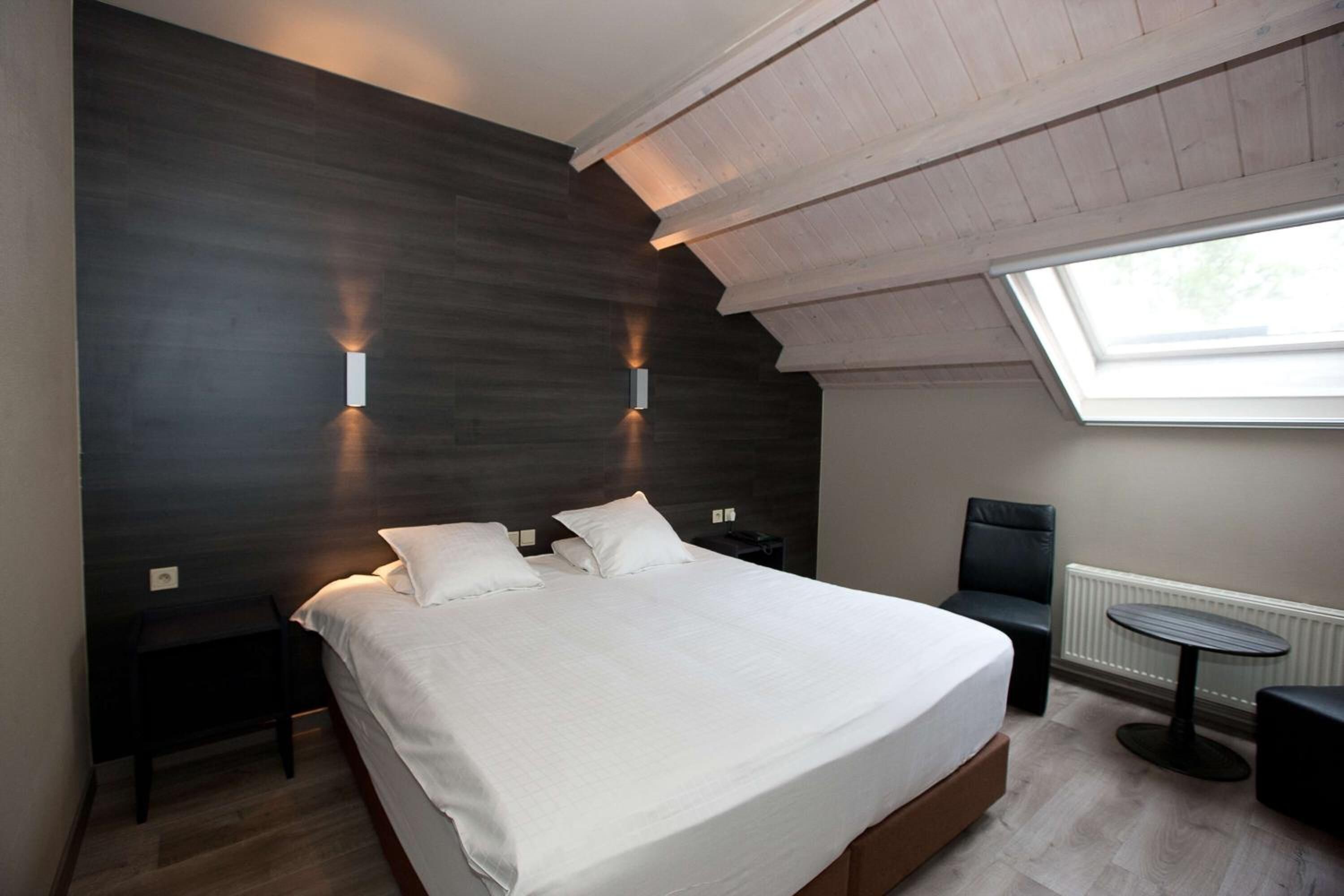 1 bedroom, in-room safe, desk, blackout curtains