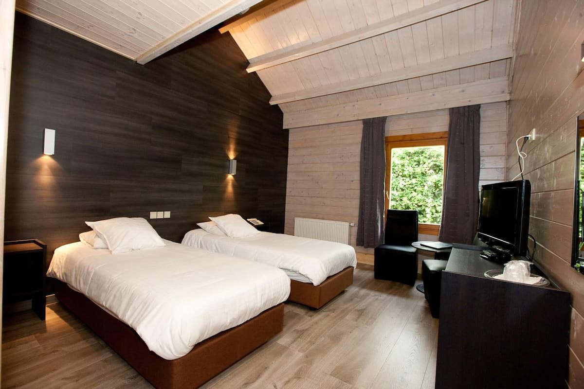 1 bedroom, in-room safe, desk, blackout curtains